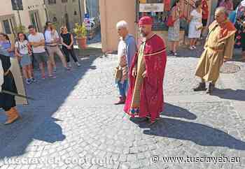 Defuk e Matilde di Canossa sfilano insieme per la prima volta nella storia - Tuscia Web
