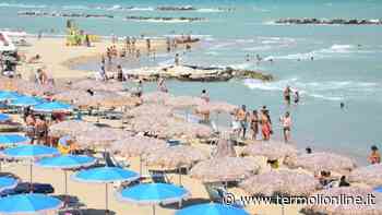 Il vento c'è, ma in spiaggia si va lo stesso: prima domenica d'agosto - Termoli Online