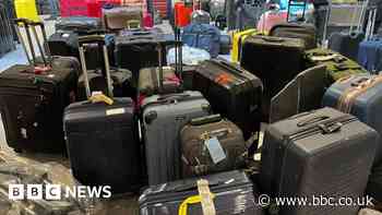 Qantas asks executives to work as baggage handlers for three months