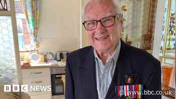 Albert Evans: Tributes to Dudley World War Two veteran - BBC