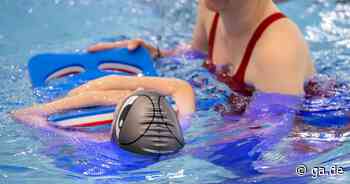 Schwimmen lernen in Bonn: Auch mal mit Kleidern ins Becken springen - General-Anzeiger Bonn