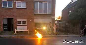 Bestuurster (28) rijdt achterwaarts in gevel van appartementsgebouw in Wondelgem - Het Laatste Nieuws