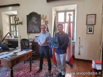 Bra, il sindaco ha ricevuto il medico saudita Ibrahim Khoja, autore di un video omaggio alla città della Zizzola e a Verduno [VIDEO] - LaVoceDiAlba.it