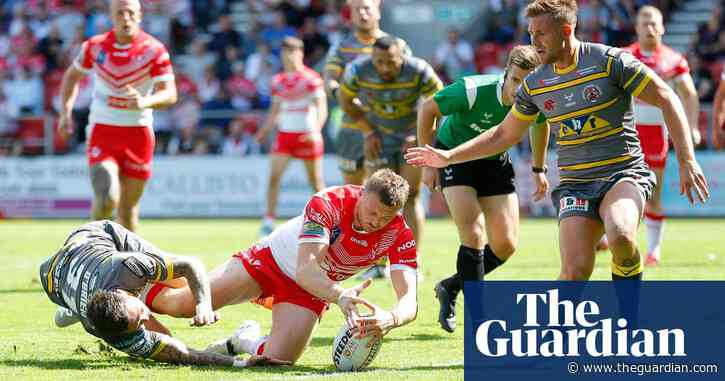 Nervy St Helens overcome Castleford thanks to boot of Tommy Makinson - The Guardian