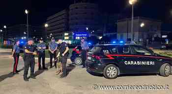 Senigallia, arrivano i carabinieri: fuggi fuggi dei parcheggiatori abusivi. Bloccati e multati - corriereadriatico.it