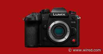 The Panasonic Lumix GH6 Lets You Film on the Fly