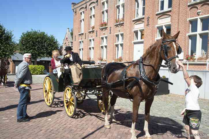 Veertig koetsen rijden mee in parade