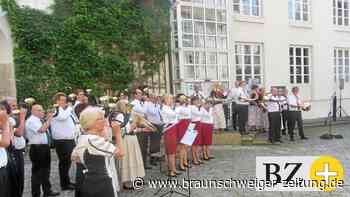 Hörnerklang und Chorgesang beim ,,großen Halali’’