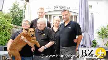 Bratkartoffeln und Bier im idyllischen Garten
