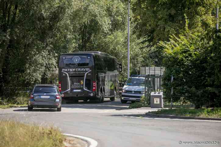 Eerste asielzoekers arriveren op militair domein in Berlaar: “Later deze week nog bussen verwacht”