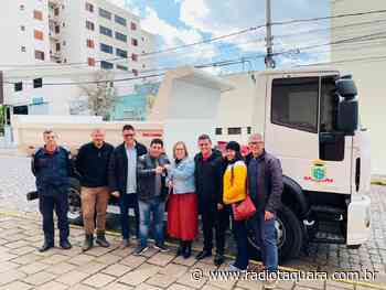 Quarto caminhão adquirido pela prefeitura de Taquara será utilizado pela secretaria distrital de Padilha - Rádio Taquara