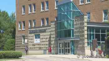 Student speaks out about hot residence rooms at Université de Moncton - Global News