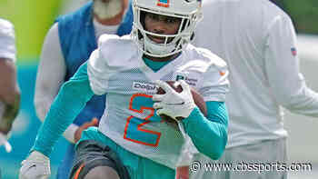 Mike McDaniel pleased with 'fierce' competition among Dolphins RBs: 'I'm very, very happy with that room'