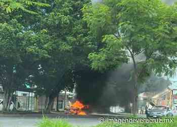 Se incendia camioneta en la carretera federal Veracruz - Xalapa - Imagen de Veracruz