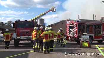 Großeinsatz der Feuerwehren in Essen: Putenstall brennt nieder - OM online - OM Online