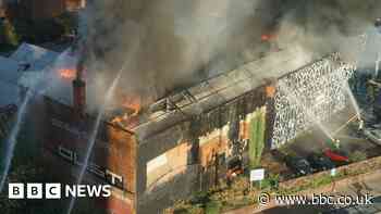 Commonwealth Games: Fire prompts warning to spectators - BBC