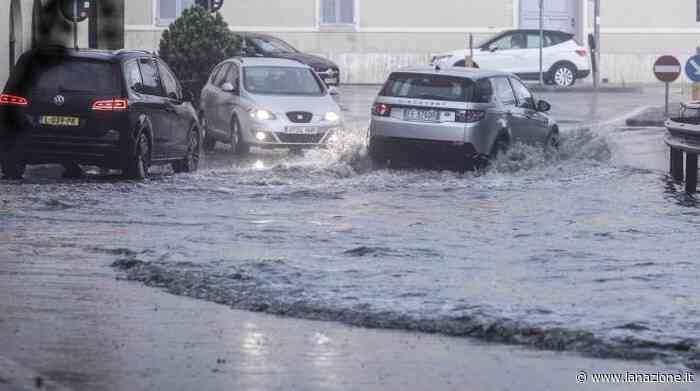 Maltempo a Siena, prigioniere del fiume: salvate 30 persone - LA NAZIONE