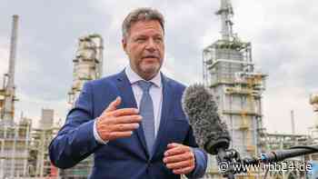 Öl-Embargo: Habeck will "Schwedt zu Leuna" machen - rbb24