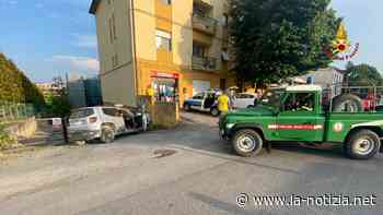 Fabriano: esce di strada, investe un pedone e va contro un muretto - La Notizia.net