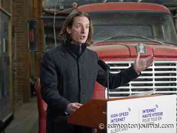 Alberta cabinter minister shifts allegiance to Danielle Smith after endorsing Travis Toews