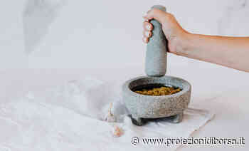 Ricetta del pesto di melanzane con noci e basilico per la pasta - Proiezioni di borsa