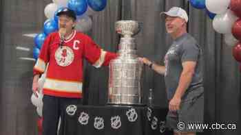Stanley Cup makes its way to Innisfail, Alta., hometown of Colorado Avalanche assistant coach