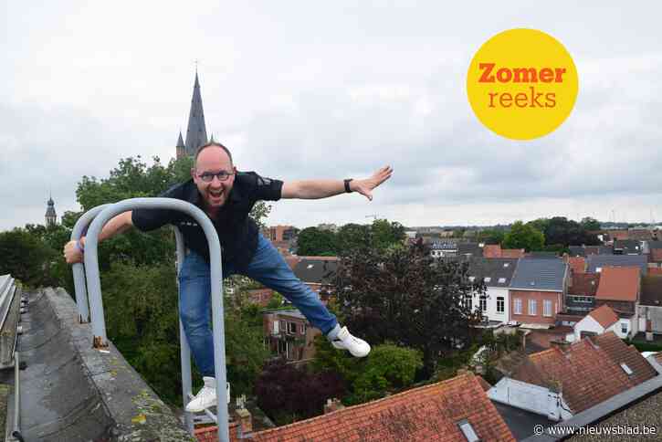 Geert (50) woont in de watertoren van een oude melkfabriek: “In de zomer slaap ik op mijn dakterras, met een natuurlijke airco en de allermooiste sterrenhemel”