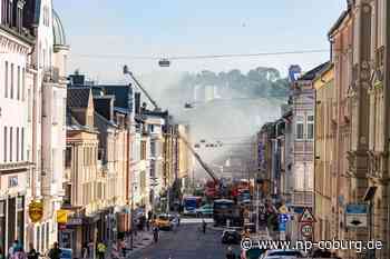 Feuerwehreinsatz - Gebäudekomplex in Hof brennt: Hubschrauber im Einsatz - Neue Presse Coburg