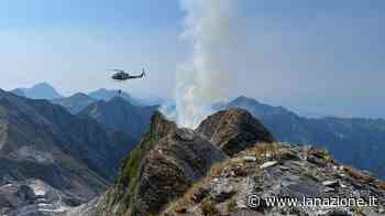 Escursionisti in difficoltà, li salva elicottero della Guardia di Finanza di Pisa - LA NAZIONE