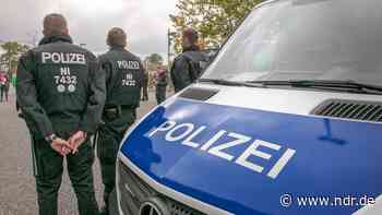 Fanhilfe Bremen will Polizeieinsatz juristisch prüfen lassen - NDR.de