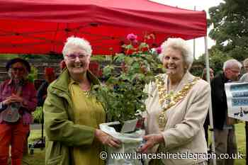 Residents celebrated Rossendale's 2 best parks retain their Green Flag status