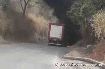 VÍDEO: Caminhão pega fogo e interdita a MG-424, em Matozinhos - Por Dentro de Tudo
