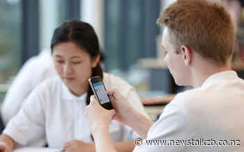 Sydney High School sees 90 pc drop in behavioural issues since banning mobile phones - Newstalk ZB