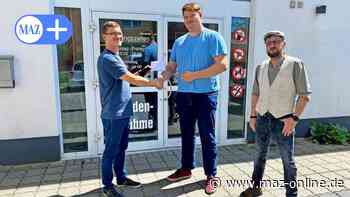 Ludwigsfelde: Tombolaerlös als Spende der Linken für den Verein Solbra - Märkische Allgemeine Zeitung