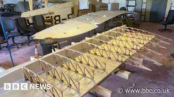 Wings for replica seaplane being made in Cornwall - BBC