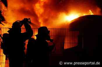 FW Celle: Drei Fahrzeuge brennen in der Uferstraße - Feuer droht auf Gebäude überzugreifen! - Presseportal.de