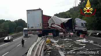 Tir sbanda sul guardrail in autostrada e le ruote invadono la corsia opposta - UdineToday