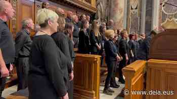 El Coro de Arratia entona el 'Agate Deuna' en el Vaticano - Deia