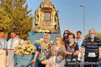 Gli ospiti della "Casa di Peppe" regalano composizione floreale alla Madonna - TerlizziViva