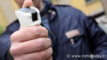 Prende a sprangate le porte di un hotel, fermato con lo spray urticante