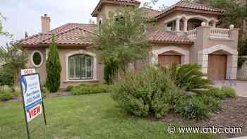 Consumer confidence in the housing market hits the lowest point in over a decade - CNBC