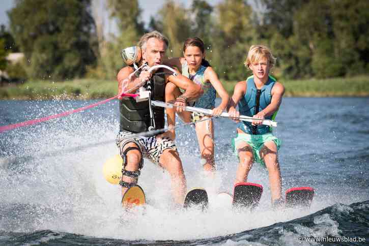 “Toen weddenschap uitlekte, kreeg ik bakken kritiek”: Wouter (56) leerde zijn kinderen waterskiën, nu halen ze pakken medailles binnen