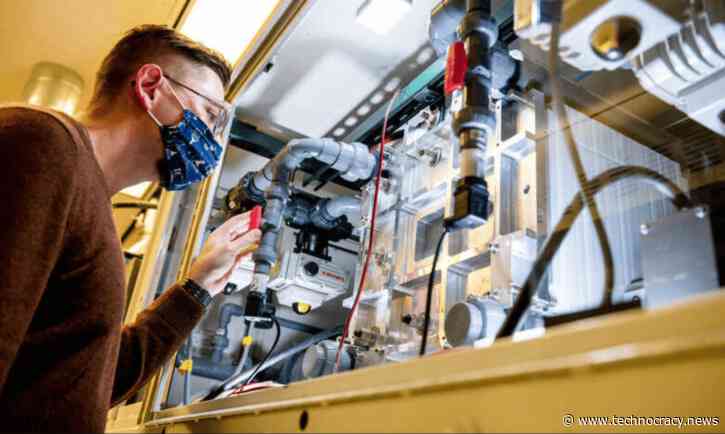 U.S. Technocrats Give Revolutionary Battery Designs To China’s Technocrats