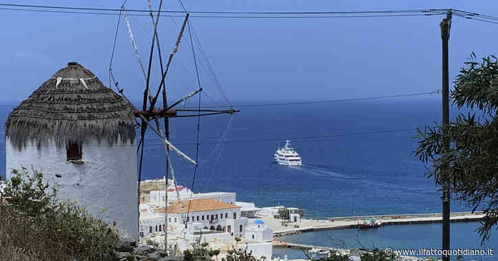 Mykonos, 500 euro per 4 drink e uno spuntino. La denuncia di due turisti: “Accerchiati dai camerieri”