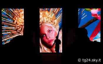 “Stravaganze imperiali”, l'arte contemporanea approda sul lago di Garda - Sky Tg24