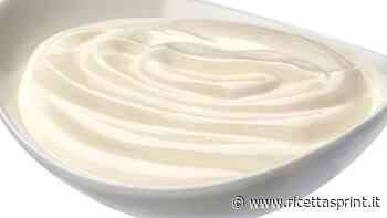 Crema alla panna mai mangiata di più buona: ideale per farcire torte e bigné - RicettaSprint