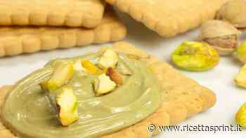 Crema al pistacchio: ora prova a farcire una fetta di torta e poi raccontami quanto è buona - RicettaSprint