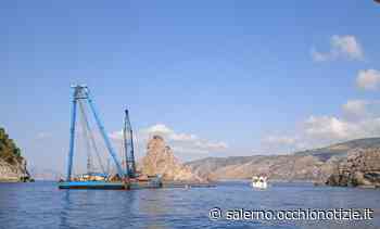 Li Galli, iniziate le operazioni di recupero del motoscafo affondato a fine luglio - L'Occhio di Salerno