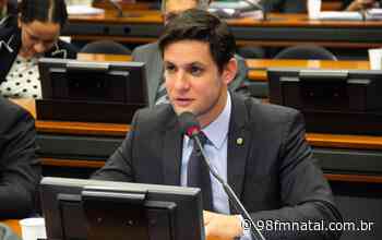 Rafael Motta critica gestão de Carlos Eduardo como prefeito: “Natal não aguenta uma chuva” - Portal 98 FM Natal - 98 FM Natal