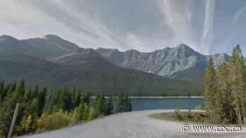 Man believed drowned after attempt to save dog near Canmore, Alta.